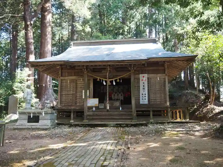 示現神社の本殿・本堂