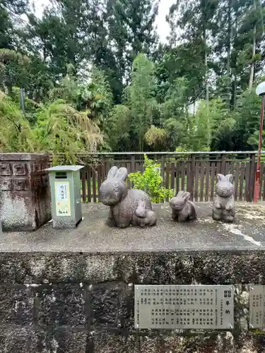 沙沙貴神社の像