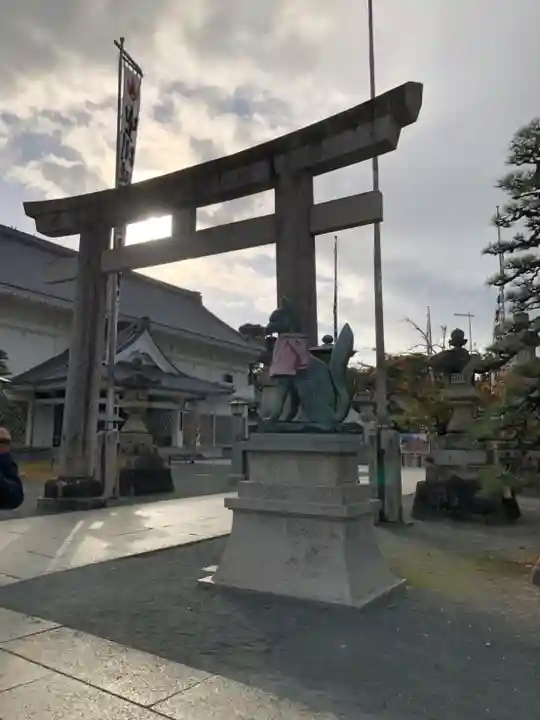 豊川閣 妙厳寺の鳥居