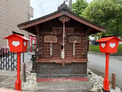 鹽庚申神社の{uncategorized: "未分類", other: "その他", undefined: "問題あり", building: "その他建物", grave: "お墓", sacred_gate: "鳥居", guardian: "狛犬", statue: "像", buddha: "仏像", history: "歴史", nature: "自然", garden: "庭園", animal: "動物", pagoda: "塔", temizu: "手水舎", mountain_gate: "山門・神門", sanctuary: "本殿・本堂", subordinate: "末社・摂社", art: "芸術", scenery: "景色", jizo: "地蔵", ema: "絵馬", goshuin: "御朱印", omikuji: "おみくじ", items: "授与品その他", amulet: "お守り", goshuincho: "御朱印帳", eats: "食事", festival: "お祭り", votive_dance: "神楽", shichigosan: "七五三参", wedding: "結婚式", experience: "体験その他", initially: "初詣", around: "周辺", anti_infection: "感染症対策"}