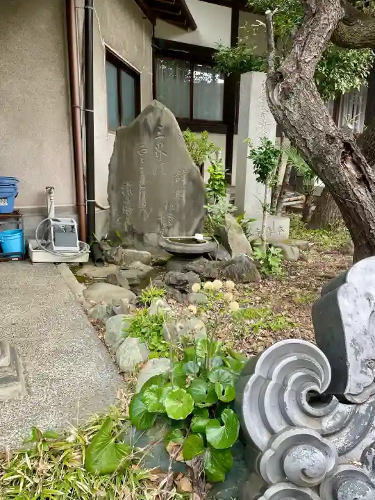 本寿寺の{uncategorized: "未分類", other: "その他", undefined: "問題あり", building: "その他建物", grave: "お墓", sacred_gate: "鳥居", guardian: "狛犬", statue: "像", buddha: "仏像", history: "歴史", nature: "自然", garden: "庭園", animal: "動物", pagoda: "塔", temizu: "手水舎", mountain_gate: "山門・神門", sanctuary: "本殿・本堂", subordinate: "末社・摂社", art: "芸術", scenery: "景色", jizo: "地蔵", ema: "絵馬", goshuin: "御朱印", omikuji: "おみくじ", items: "授与品その他", amulet: "お守り", goshuincho: "御朱印帳", eats: "食事", festival: "お祭り", votive_dance: "神楽", shichigosan: "七五三参", wedding: "結婚式", experience: "体験その他", initially: "初詣", around: "周辺", anti_infection: "感染症対策"}