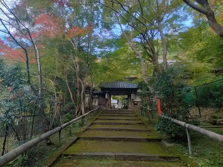 山科聖天 雙林院(双林院) の山門・神門