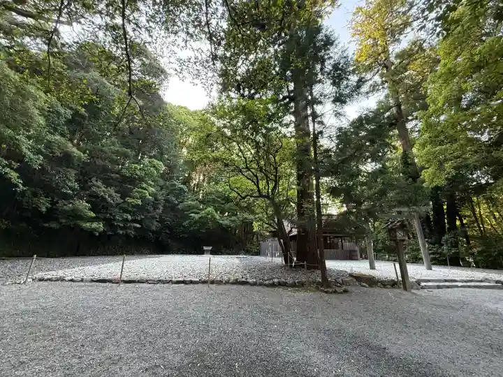 伊勢神宮外宮(豊受大神宮)の{uncategorized: "未分類", other: "その他", undefined: "問題あり", building: "その他建物", grave: "お墓", sacred_gate: "鳥居", guardian: "狛犬", statue: "像", buddha: "仏像", history: "歴史", nature: "自然", garden: "庭園", animal: "動物", pagoda: "塔", temizu: "手水舎", mountain_gate: "山門・神門", sanctuary: "本殿・本堂", subordinate: "末社・摂社", art: "芸術", scenery: "景色", jizo: "地蔵", ema: "絵馬", goshuin: "御朱印", omikuji: "おみくじ", items: "授与品その他", amulet: "お守り", goshuincho: "御朱印帳", eats: "食事", festival: "お祭り", votive_dance: "神楽", shichigosan: "七五三参", wedding: "結婚式", experience: "体験その他", initially: "初詣", around: "周辺", anti_infection: "感染症対策"}