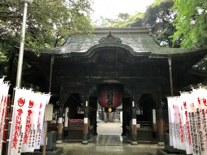 豊川閣 妙厳寺の山門・神門