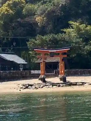 厳島神社の{uncategorized: "未分類", other: "その他", undefined: "問題あり", building: "その他建物", grave: "お墓", sacred_gate: "鳥居", guardian: "狛犬", statue: "像", buddha: "仏像", history: "歴史", nature: "自然", garden: "庭園", animal: "動物", pagoda: "塔", temizu: "手水舎", mountain_gate: "山門・神門", sanctuary: "本殿・本堂", subordinate: "末社・摂社", art: "芸術", scenery: "景色", jizo: "地蔵", ema: "絵馬", goshuin: "御朱印", omikuji: "おみくじ", items: "授与品その他", amulet: "お守り", goshuincho: "御朱印帳", eats: "食事", festival: "お祭り", votive_dance: "神楽", shichigosan: "七五三参", wedding: "結婚式", experience: "体験その他", initially: "初詣", around: "周辺", anti_infection: "感染症対策"}