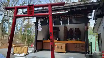 新屋山神社の末社・摂社