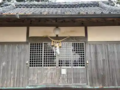 日間賀神社の{uncategorized: "未分類", other: "その他", undefined: "問題あり", building: "その他建物", grave: "お墓", sacred_gate: "鳥居", guardian: "狛犬", statue: "像", buddha: "仏像", history: "歴史", nature: "自然", garden: "庭園", animal: "動物", pagoda: "塔", temizu: "手水舎", mountain_gate: "山門・神門", sanctuary: "本殿・本堂", subordinate: "末社・摂社", art: "芸術", scenery: "景色", jizo: "地蔵", ema: "絵馬", goshuin: "御朱印", omikuji: "おみくじ", items: "授与品その他", amulet: "お守り", goshuincho: "御朱印帳", eats: "食事", festival: "お祭り", votive_dance: "神楽", shichigosan: "七五三参", wedding: "結婚式", experience: "体験その他", initially: "初詣", around: "周辺", anti_infection: "感染症対策"}