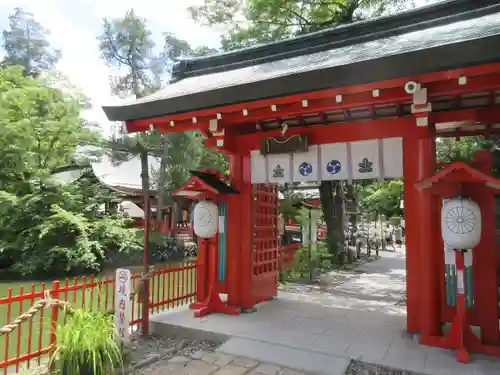 生島足島神社の山門