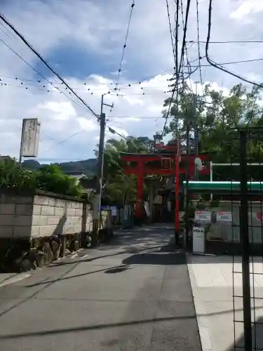 瓢箪山稲荷神社の{uncategorized: "未分類", other: "その他", undefined: "問題あり", building: "その他建物", grave: "お墓", sacred_gate: "鳥居", guardian: "狛犬", statue: "像", buddha: "仏像", history: "歴史", nature: "自然", garden: "庭園", animal: "動物", pagoda: "塔", temizu: "手水舎", mountain_gate: "山門・神門", sanctuary: "本殿・本堂", subordinate: "末社・摂社", art: "芸術", scenery: "景色", jizo: "地蔵", ema: "絵馬", goshuin: "御朱印", omikuji: "おみくじ", items: "授与品その他", amulet: "お守り", goshuincho: "御朱印帳", eats: "食事", festival: "お祭り", votive_dance: "神楽", shichigosan: "七五三参", wedding: "結婚式", experience: "体験その他", initially: "初詣", around: "周辺", anti_infection: "感染症対策"}