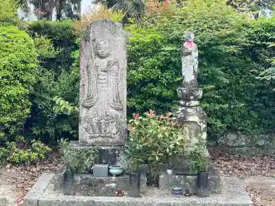 西蓮寺の{uncategorized: "未分類", other: "その他", undefined: "問題あり", building: "その他建物", grave: "お墓", sacred_gate: "鳥居", guardian: "狛犬", statue: "像", buddha: "仏像", history: "歴史", nature: "自然", garden: "庭園", animal: "動物", pagoda: "塔", temizu: "手水舎", mountain_gate: "山門・神門", sanctuary: "本殿・本堂", subordinate: "末社・摂社", art: "芸術", scenery: "景色", jizo: "地蔵", ema: "絵馬", goshuin: "御朱印", omikuji: "おみくじ", items: "授与品その他", amulet: "お守り", goshuincho: "御朱印帳", eats: "食事", festival: "お祭り", votive_dance: "神楽", shichigosan: "七五三参", wedding: "結婚式", experience: "体験その他", initially: "初詣", around: "周辺", anti_infection: "感染症対策"}