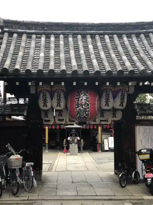 石像寺(釘抜地蔵)の山門・神門