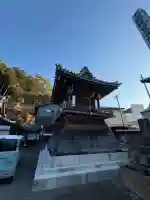 仏光寺(佛光寺)の{uncategorized: "未分類", other: "その他", undefined: "問題あり", building: "その他建物", grave: "お墓", sacred_gate: "鳥居", guardian: "狛犬", statue: "像", buddha: "仏像", history: "歴史", nature: "自然", garden: "庭園", animal: "動物", pagoda: "塔", temizu: "手水舎", mountain_gate: "山門・神門", sanctuary: "本殿・本堂", subordinate: "末社・摂社", art: "芸術", scenery: "景色", jizo: "地蔵", ema: "絵馬", goshuin: "御朱印", omikuji: "おみくじ", items: "授与品その他", amulet: "お守り", goshuincho: "御朱印帳", eats: "食事", festival: "お祭り", votive_dance: "神楽", shichigosan: "七五三参", wedding: "結婚式", experience: "体験その他", initially: "初詣", around: "周辺", anti_infection: "感染症対策"}