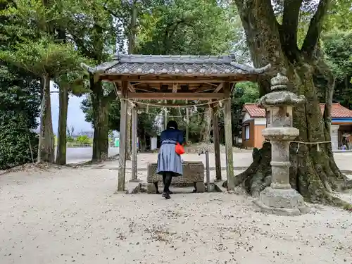 若一神社の手水舎