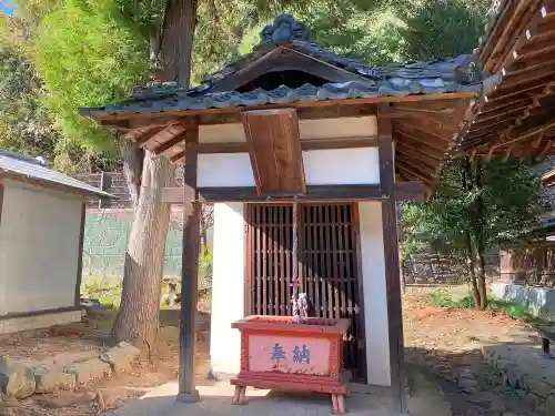 山梨岡神社の末社