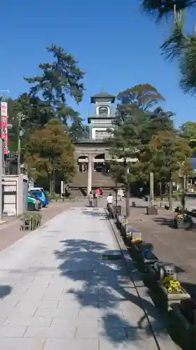 尾山神社の{uncategorized: "未分類", other: "その他", undefined: "問題あり", building: "その他建物", grave: "お墓", sacred_gate: "鳥居", guardian: "狛犬", statue: "像", buddha: "仏像", history: "歴史", nature: "自然", garden: "庭園", animal: "動物", pagoda: "塔", temizu: "手水舎", mountain_gate: "山門・神門", sanctuary: "本殿・本堂", subordinate: "末社・摂社", art: "芸術", scenery: "景色", jizo: "地蔵", ema: "絵馬", goshuin: "御朱印", omikuji: "おみくじ", items: "授与品その他", amulet: "お守り", goshuincho: "御朱印帳", eats: "食事", festival: "お祭り", votive_dance: "神楽", shichigosan: "七五三参", wedding: "結婚式", experience: "体験その他", initially: "初詣", around: "周辺", anti_infection: "感染症対策"}