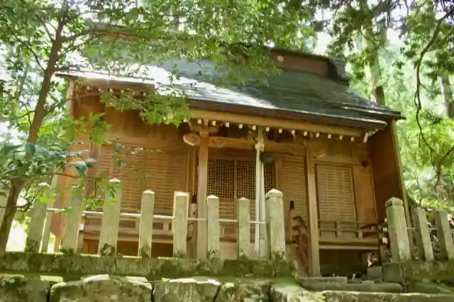 思子淵神社の本殿