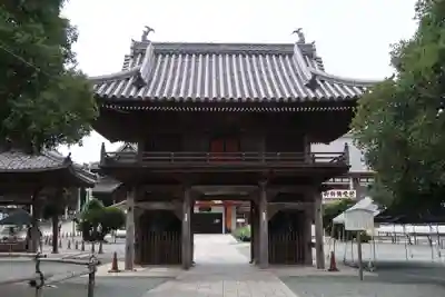 豊川閣　妙厳寺の山門・神門