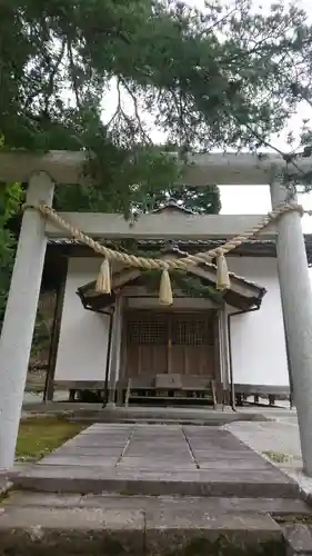 比沼麻奈為神社の鳥居