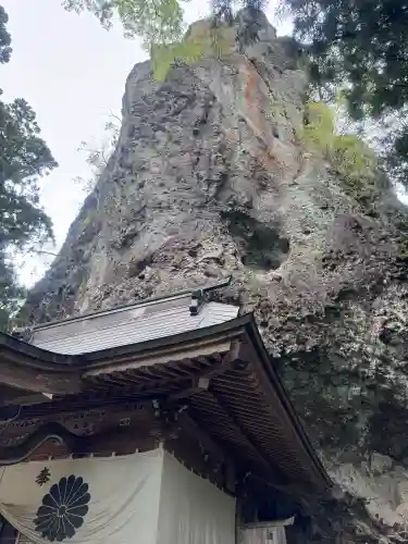 中之嶽神社の{uncategorized: "未分類", other: "その他", undefined: "問題あり", building: "その他建物", grave: "お墓", sacred_gate: "鳥居", guardian: "狛犬", statue: "像", buddha: "仏像", history: "歴史", nature: "自然", garden: "庭園", animal: "動物", pagoda: "塔", temizu: "手水舎", mountain_gate: "山門・神門", sanctuary: "本殿・本堂", subordinate: "末社・摂社", art: "芸術", scenery: "景色", jizo: "地蔵", ema: "絵馬", goshuin: "御朱印", omikuji: "おみくじ", items: "授与品その他", amulet: "お守り", goshuincho: "御朱印帳", eats: "食事", festival: "お祭り", votive_dance: "神楽", shichigosan: "七五三参", wedding: "結婚式", experience: "体験その他", initially: "初詣", around: "周辺", anti_infection: "感染症対策"}