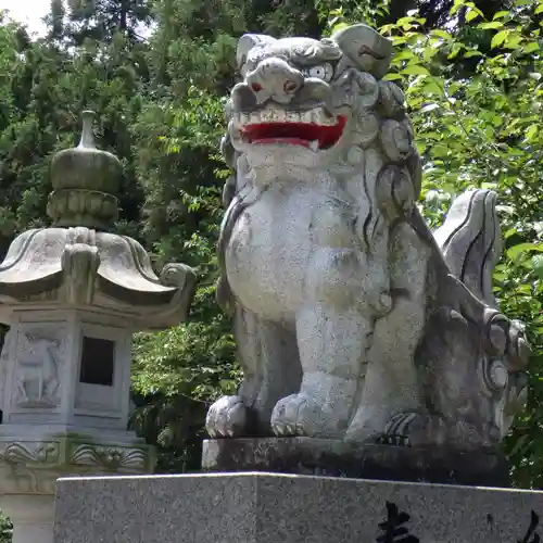 八心大市比古神社の狛犬