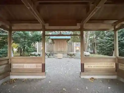 箕曲神社の{uncategorized: "未分類", other: "その他", undefined: "問題あり", building: "その他建物", grave: "お墓", sacred_gate: "鳥居", guardian: "狛犬", statue: "像", buddha: "仏像", history: "歴史", nature: "自然", garden: "庭園", animal: "動物", pagoda: "塔", temizu: "手水舎", mountain_gate: "山門・神門", sanctuary: "本殿・本堂", subordinate: "末社・摂社", art: "芸術", scenery: "景色", jizo: "地蔵", ema: "絵馬", goshuin: "御朱印", omikuji: "おみくじ", items: "授与品その他", amulet: "お守り", goshuincho: "御朱印帳", eats: "食事", festival: "お祭り", votive_dance: "神楽", shichigosan: "七五三参", wedding: "結婚式", experience: "体験その他", initially: "初詣", around: "周辺", anti_infection: "感染症対策"}