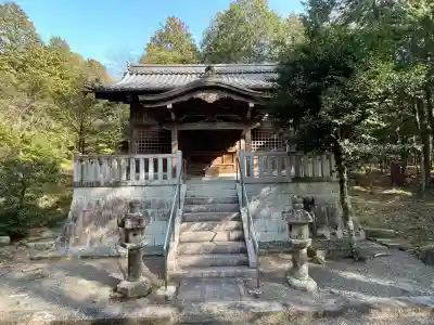 日吉神社の{uncategorized: "未分類", other: "その他", undefined: "問題あり", building: "その他建物", grave: "お墓", sacred_gate: "鳥居", guardian: "狛犬", statue: "像", buddha: "仏像", history: "歴史", nature: "自然", garden: "庭園", animal: "動物", pagoda: "塔", temizu: "手水舎", mountain_gate: "山門・神門", sanctuary: "本殿・本堂", subordinate: "末社・摂社", art: "芸術", scenery: "景色", jizo: "地蔵", ema: "絵馬", goshuin: "御朱印", omikuji: "おみくじ", items: "授与品その他", amulet: "お守り", goshuincho: "御朱印帳", eats: "食事", festival: "お祭り", votive_dance: "神楽", shichigosan: "七五三参", wedding: "結婚式", experience: "体験その他", initially: "初詣", around: "周辺", anti_infection: "感染症対策"}