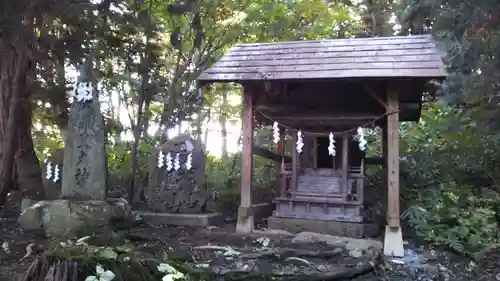 八雲神社の末社