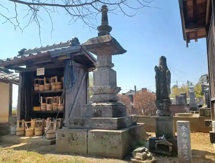 青蓮寺の{uncategorized: "未分類", other: "その他", undefined: "問題あり", building: "その他建物", grave: "お墓", sacred_gate: "鳥居", guardian: "狛犬", statue: "像", buddha: "仏像", history: "歴史", nature: "自然", garden: "庭園", animal: "動物", pagoda: "塔", temizu: "手水舎", mountain_gate: "山門・神門", sanctuary: "本殿・本堂", subordinate: "末社・摂社", art: "芸術", scenery: "景色", jizo: "地蔵", ema: "絵馬", goshuin: "御朱印", omikuji: "おみくじ", items: "授与品その他", amulet: "お守り", goshuincho: "御朱印帳", eats: "食事", festival: "お祭り", votive_dance: "神楽", shichigosan: "七五三参", wedding: "結婚式", experience: "体験その他", initially: "初詣", around: "周辺", anti_infection: "感染症対策"}