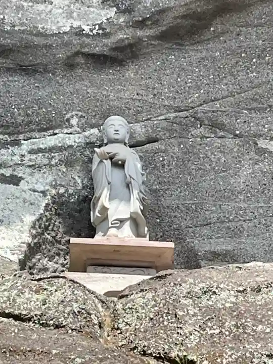 日本寺の{uncategorized: "未分類", other: "その他", undefined: "問題あり", building: "その他建物", grave: "お墓", sacred_gate: "鳥居", guardian: "狛犬", statue: "像", buddha: "仏像", history: "歴史", nature: "自然", garden: "庭園", animal: "動物", pagoda: "塔", temizu: "手水舎", mountain_gate: "山門・神門", sanctuary: "本殿・本堂", subordinate: "末社・摂社", art: "芸術", scenery: "景色", jizo: "地蔵", ema: "絵馬", goshuin: "御朱印", omikuji: "おみくじ", items: "授与品その他", amulet: "お守り", goshuincho: "御朱印帳", eats: "食事", festival: "お祭り", votive_dance: "神楽", shichigosan: "七五三参", wedding: "結婚式", experience: "体験その他", initially: "初詣", around: "周辺", anti_infection: "感染症対策"}