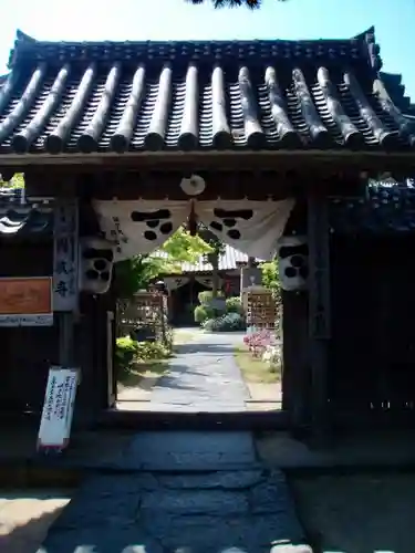 円政寺の山門