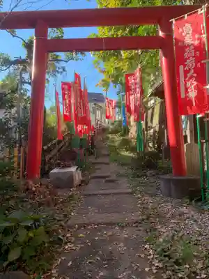 烏森稲荷神社の鳥居