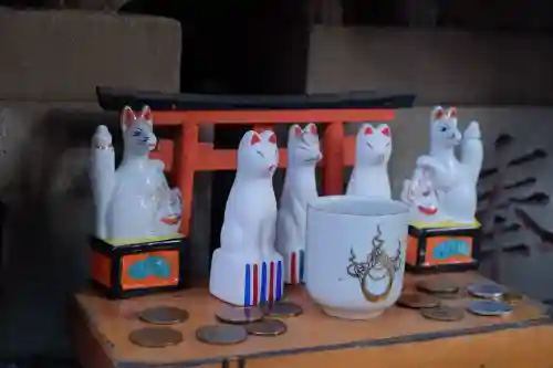 豊川稲荷東京別院の{uncategorized: "未分類", other: "その他", undefined: "問題あり", building: "その他建物", grave: "お墓", sacred_gate: "鳥居", guardian: "狛犬", statue: "像", buddha: "仏像", history: "歴史", nature: "自然", garden: "庭園", animal: "動物", pagoda: "塔", temizu: "手水舎", mountain_gate: "山門・神門", sanctuary: "本殿・本堂", subordinate: "末社・摂社", art: "芸術", scenery: "景色", jizo: "地蔵", ema: "絵馬", goshuin: "御朱印", omikuji: "おみくじ", items: "授与品その他", amulet: "お守り", goshuincho: "御朱印帳", eats: "食事", festival: "お祭り", votive_dance: "神楽", shichigosan: "七五三参", wedding: "結婚式", experience: "体験その他", initially: "初詣", around: "周辺", anti_infection: "感染症対策"}