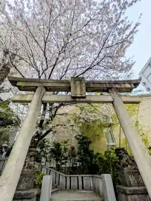 雉子神社の{uncategorized: "未分類", other: "その他", undefined: "問題あり", building: "その他建物", grave: "お墓", sacred_gate: "鳥居", guardian: "狛犬", statue: "像", buddha: "仏像", history: "歴史", nature: "自然", garden: "庭園", animal: "動物", pagoda: "塔", temizu: "手水舎", mountain_gate: "山門・神門", sanctuary: "本殿・本堂", subordinate: "末社・摂社", art: "芸術", scenery: "景色", jizo: "地蔵", ema: "絵馬", goshuin: "御朱印", omikuji: "おみくじ", items: "授与品その他", amulet: "お守り", goshuincho: "御朱印帳", eats: "食事", festival: "お祭り", votive_dance: "神楽", shichigosan: "七五三参", wedding: "結婚式", experience: "体験その他", initially: "初詣", around: "周辺", anti_infection: "感染症対策"}