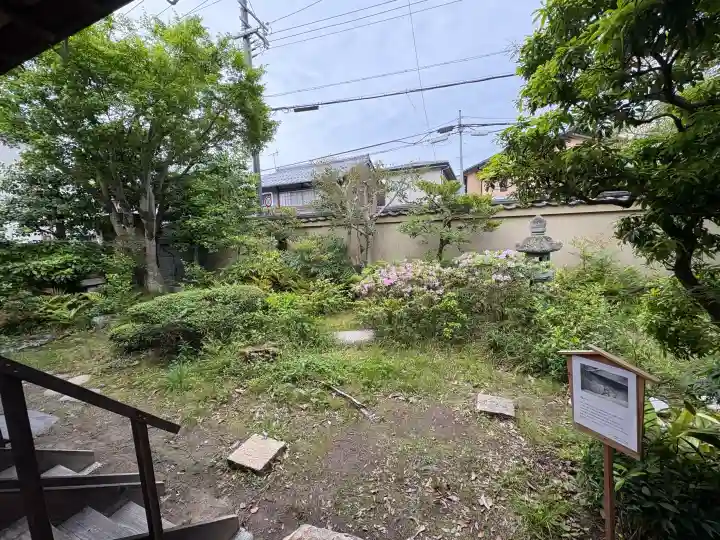 大田神社(賀茂別雷神社境外摂社)の{uncategorized: "未分類", other: "その他", undefined: "問題あり", building: "その他建物", grave: "お墓", sacred_gate: "鳥居", guardian: "狛犬", statue: "像", buddha: "仏像", history: "歴史", nature: "自然", garden: "庭園", animal: "動物", pagoda: "塔", temizu: "手水舎", mountain_gate: "山門・神門", sanctuary: "本殿・本堂", subordinate: "末社・摂社", art: "芸術", scenery: "景色", jizo: "地蔵", ema: "絵馬", goshuin: "御朱印", omikuji: "おみくじ", items: "授与品その他", amulet: "お守り", goshuincho: "御朱印帳", eats: "食事", festival: "お祭り", votive_dance: "神楽", shichigosan: "七五三参", wedding: "結婚式", experience: "体験その他", initially: "初詣", around: "周辺", anti_infection: "感染症対策"}