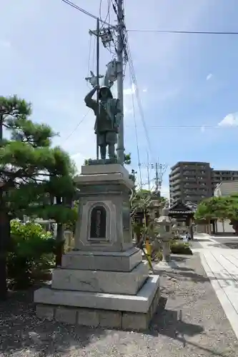 豊国神社の像