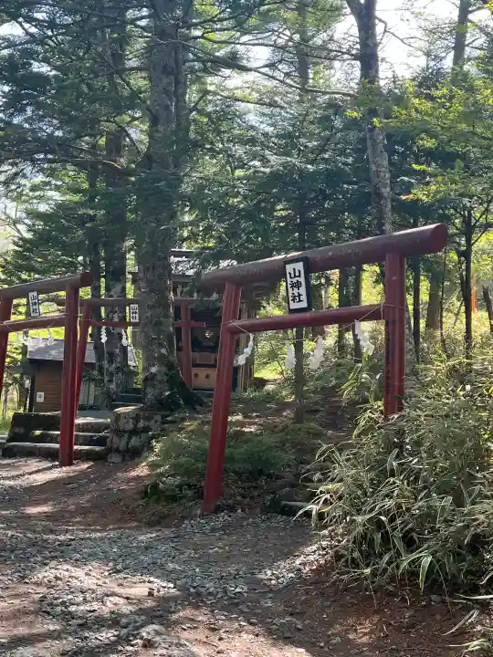 新屋山神社奥宮(山梨県)