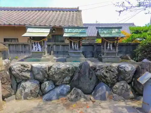 堤治神社の末社