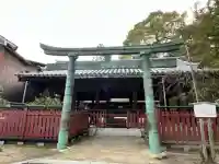 三翁神社の{uncategorized: "未分類", other: "その他", undefined: "問題あり", building: "その他建物", grave: "お墓", sacred_gate: "鳥居", guardian: "狛犬", statue: "像", buddha: "仏像", history: "歴史", nature: "自然", garden: "庭園", animal: "動物", pagoda: "塔", temizu: "手水舎", mountain_gate: "山門・神門", sanctuary: "本殿・本堂", subordinate: "末社・摂社", art: "芸術", scenery: "景色", jizo: "地蔵", ema: "絵馬", goshuin: "御朱印", omikuji: "おみくじ", items: "授与品その他", amulet: "お守り", goshuincho: "御朱印帳", eats: "食事", festival: "お祭り", votive_dance: "神楽", shichigosan: "七五三参", wedding: "結婚式", experience: "体験その他", initially: "初詣", around: "周辺", anti_infection: "感染症対策"}