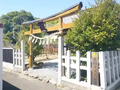 宮地天満宮の{uncategorized: "未分類", other: "その他", undefined: "問題あり", building: "その他建物", grave: "お墓", sacred_gate: "鳥居", guardian: "狛犬", statue: "像", buddha: "仏像", history: "歴史", nature: "自然", garden: "庭園", animal: "動物", pagoda: "塔", temizu: "手水舎", mountain_gate: "山門・神門", sanctuary: "本殿・本堂", subordinate: "末社・摂社", art: "芸術", scenery: "景色", jizo: "地蔵", ema: "絵馬", goshuin: "御朱印", omikuji: "おみくじ", items: "授与品その他", amulet: "お守り", goshuincho: "御朱印帳", eats: "食事", festival: "お祭り", votive_dance: "神楽", shichigosan: "七五三参", wedding: "結婚式", experience: "体験その他", initially: "初詣", around: "周辺", anti_infection: "感染症対策"}