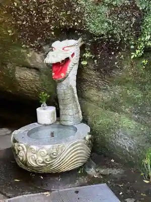 銭洗弁財天宇賀福神社の狛犬
