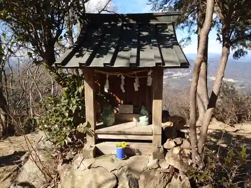 晃石神社の本殿