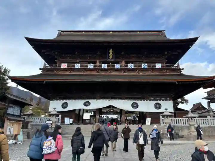 善光寺の{uncategorized: "未分類", other: "その他", undefined: "問題あり", building: "その他建物", grave: "お墓", sacred_gate: "鳥居", guardian: "狛犬", statue: "像", buddha: "仏像", history: "歴史", nature: "自然", garden: "庭園", animal: "動物", pagoda: "塔", temizu: "手水舎", mountain_gate: "山門・神門", sanctuary: "本殿・本堂", subordinate: "末社・摂社", art: "芸術", scenery: "景色", jizo: "地蔵", ema: "絵馬", goshuin: "御朱印", omikuji: "おみくじ", items: "授与品その他", amulet: "お守り", goshuincho: "御朱印帳", eats: "食事", festival: "お祭り", votive_dance: "神楽", shichigosan: "七五三参", wedding: "結婚式", experience: "体験その他", initially: "初詣", around: "周辺", anti_infection: "感染症対策"}