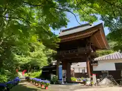 普門寺(切り絵御朱印発祥の寺)の山門