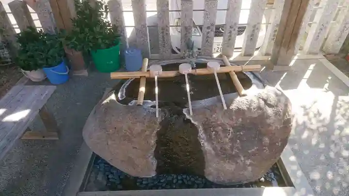 御嶽神社茅萱宮の手水舎