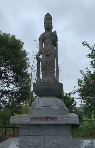 布施弁天 東海寺の仏像