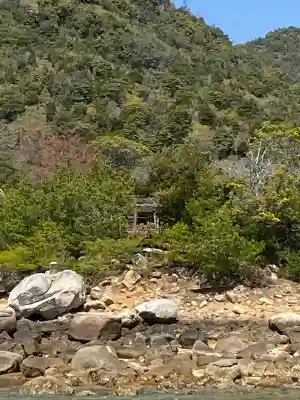 厳島神社の{uncategorized: "未分類", other: "その他", undefined: "問題あり", building: "その他建物", grave: "お墓", sacred_gate: "鳥居", guardian: "狛犬", statue: "像", buddha: "仏像", history: "歴史", nature: "自然", garden: "庭園", animal: "動物", pagoda: "塔", temizu: "手水舎", mountain_gate: "山門・神門", sanctuary: "本殿・本堂", subordinate: "末社・摂社", art: "芸術", scenery: "景色", jizo: "地蔵", ema: "絵馬", goshuin: "御朱印", omikuji: "おみくじ", items: "授与品その他", amulet: "お守り", goshuincho: "御朱印帳", eats: "食事", festival: "お祭り", votive_dance: "神楽", shichigosan: "七五三参", wedding: "結婚式", experience: "体験その他", initially: "初詣", around: "周辺", anti_infection: "感染症対策"}
