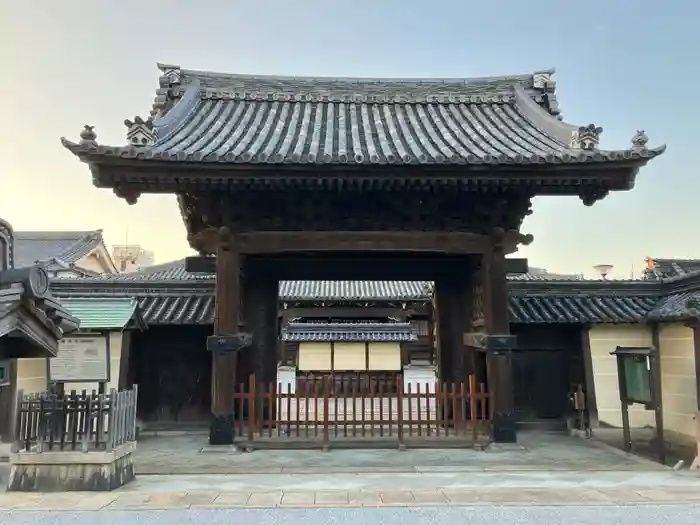 願泉寺（貝塚御坊）の山門