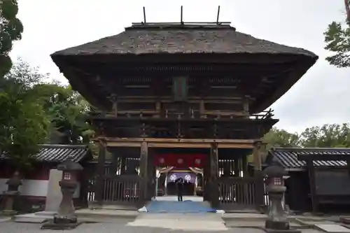 青井阿蘇神社の山門