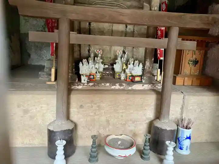 濱町稲荷の{uncategorized: "未分類", other: "その他", undefined: "問題あり", building: "その他建物", grave: "お墓", sacred_gate: "鳥居", guardian: "狛犬", statue: "像", buddha: "仏像", history: "歴史", nature: "自然", garden: "庭園", animal: "動物", pagoda: "塔", temizu: "手水舎", mountain_gate: "山門・神門", sanctuary: "本殿・本堂", subordinate: "末社・摂社", art: "芸術", scenery: "景色", jizo: "地蔵", ema: "絵馬", goshuin: "御朱印", omikuji: "おみくじ", items: "授与品その他", amulet: "お守り", goshuincho: "御朱印帳", eats: "食事", festival: "お祭り", votive_dance: "神楽", shichigosan: "七五三参", wedding: "結婚式", experience: "体験その他", initially: "初詣", around: "周辺", anti_infection: "感染症対策"}