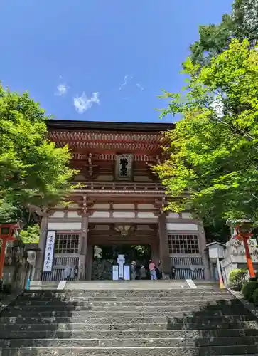 鞍馬寺の山門